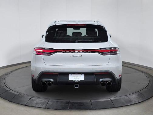 Chalk 2023 Porsche Macan Macan