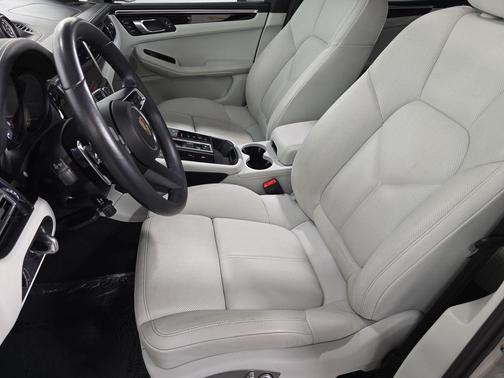 Chalk 2023 Porsche Macan Macan