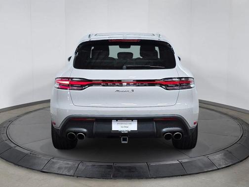 Chalk 2023 Porsche Macan Macan