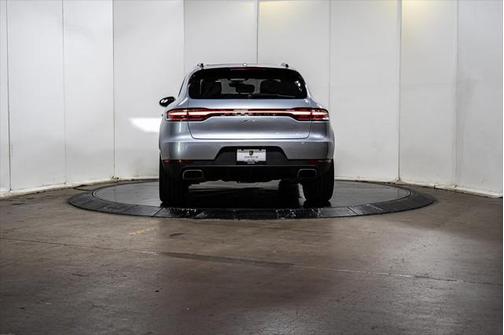 2021 Porsche Macan Base
