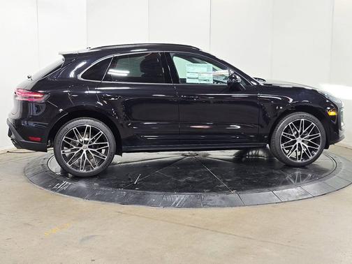 Jet Black Metallic 2025 Porsche Macan Macan