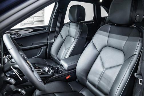 Gentian Blue Metallic 2025 Porsche Macan Macan