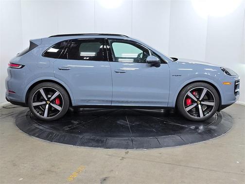2024 Porsche Cayenne S
