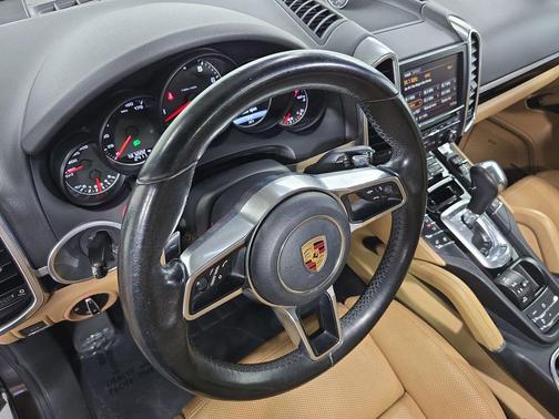 Mahogany Metallic 2016 Porsche Cayenne Cayenne