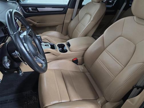 2023 Porsche Cayenne Platinum Edition