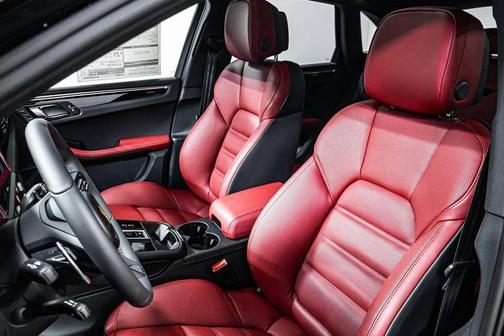 Jet Black Metallic 2025 Porsche Macan Macan