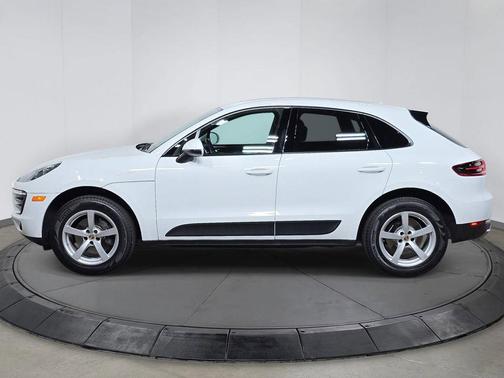 White 2018 Porsche Macan Macan