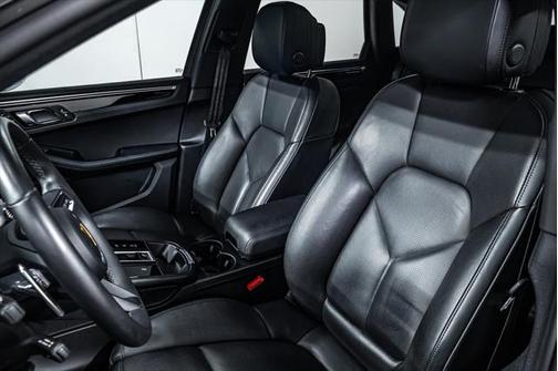 2022 Porsche Macan Base
