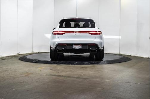 2022 Porsche Macan Base