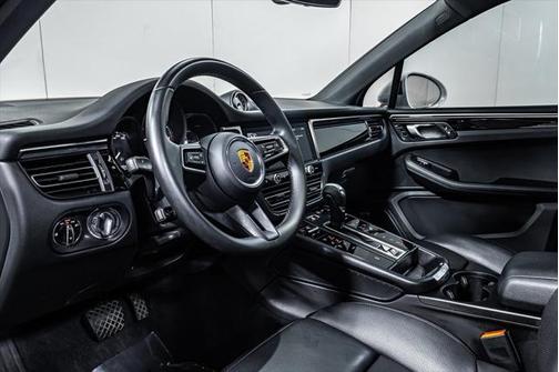 2022 Porsche Macan Base