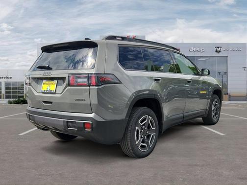 Sting Gray Clearcoat 2026 Jeep Cherokee LAREDO/LIMITED