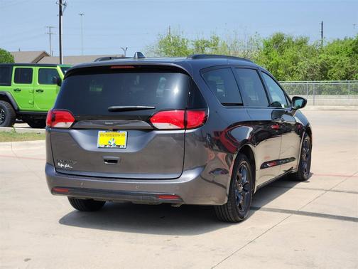 2020 Chrysler Pacifica Touring-L Plus