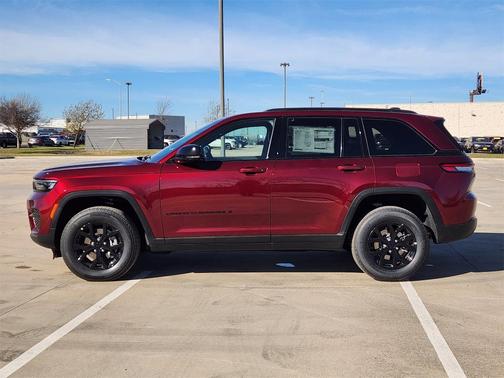 2025 Jeep Grand Cherokee Laredo