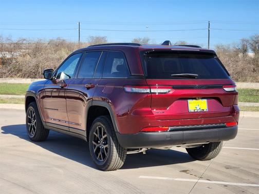 2025 Jeep Grand Cherokee Laredo
