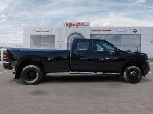 Diamond Black 2026 RAM 3500 Tradesman