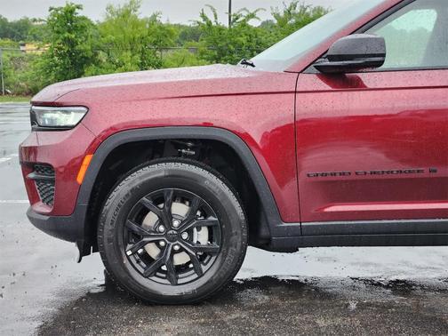 2025 Jeep Grand Cherokee Laredo