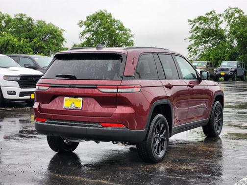 2025 Jeep Grand Cherokee Laredo