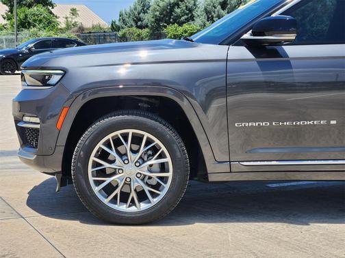 2022 Jeep Grand Cherokee Summit