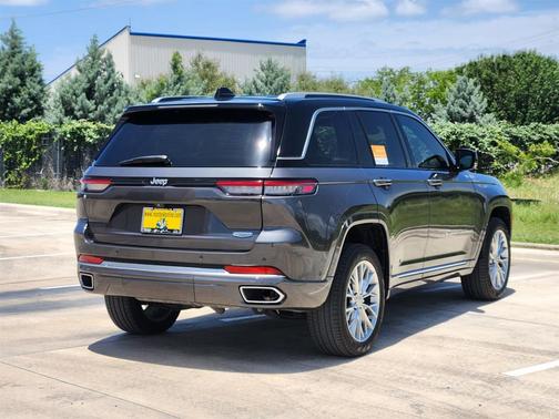 2022 Jeep Grand Cherokee Summit