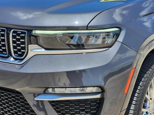 2022 Jeep Grand Cherokee Summit