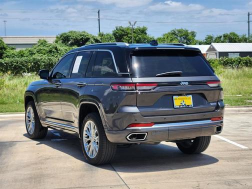 2022 Jeep Grand Cherokee Summit