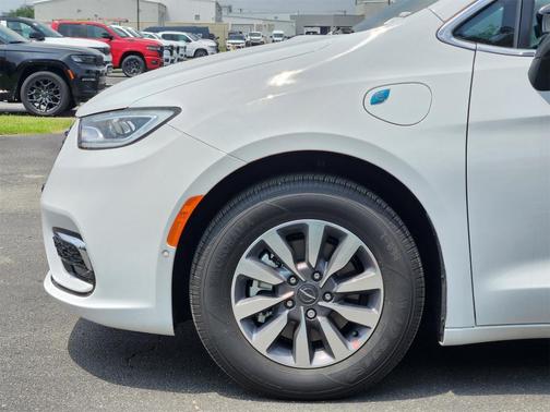 2025 Chrysler Pacifica Hybrid Select
