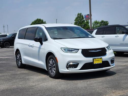 2025 Chrysler Pacifica Hybrid Select