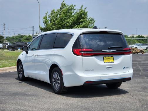 2025 Chrysler Pacifica Hybrid Select