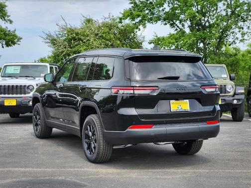2025 Jeep Grand Cherokee L Laredo
