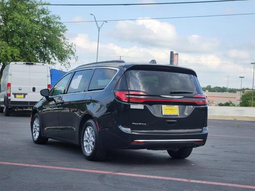 2022 Chrysler Pacifica Touring-L