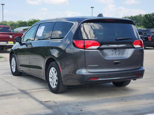 2022 Chrysler Voyager LX