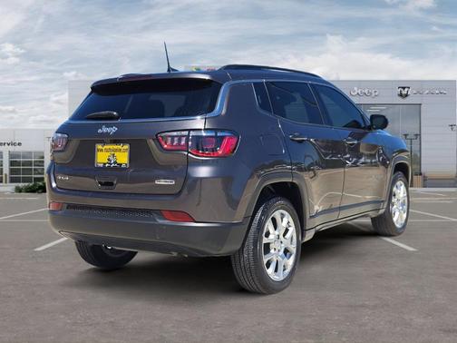 Granite Crystal Clearcoat Metallic 2023 Jeep Compass Latitude Lux