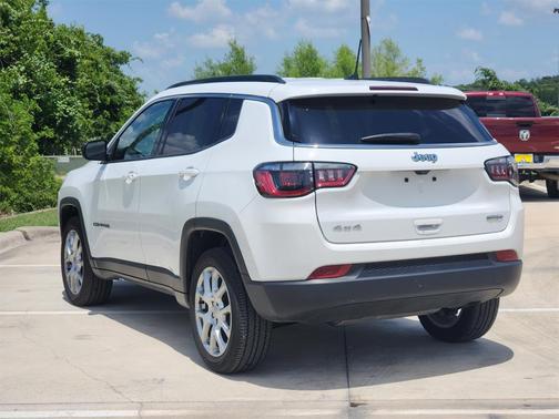 2022 Jeep Compass Latitude Lux