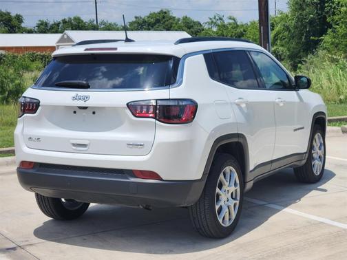 2022 Jeep Compass Latitude Lux