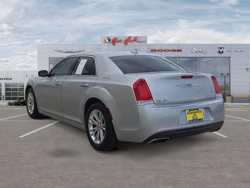 2020 Chrysler 300 Touring