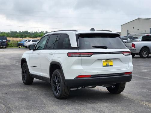 2025 Jeep Grand Cherokee Laredo
