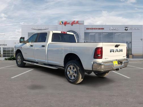 Bright White Clearcoat 2026 RAM 2500 Big Horn