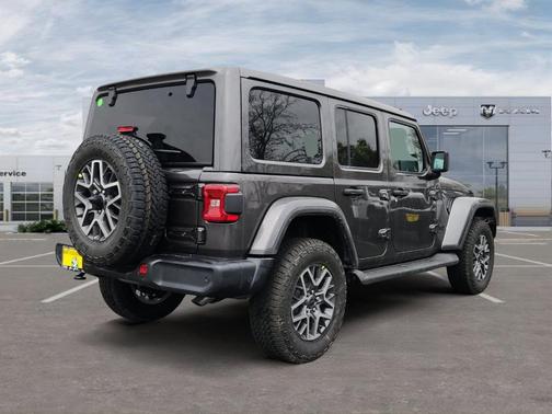Granite Crystal Clearcoat Metallic 2026 Jeep Wrangler Sahara