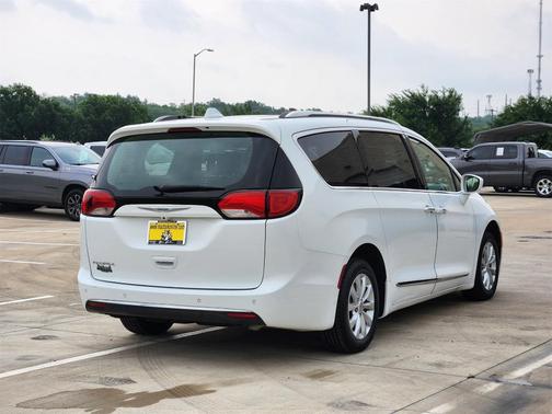 2019 Chrysler Pacifica Touring-L