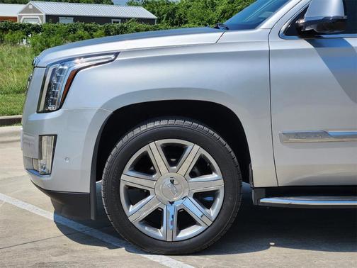 2017 Cadillac Escalade ESV Luxury