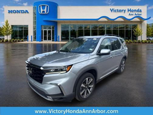 Lunar Silver Metallic 2023 Honda Pilot Touring 8-Passenger