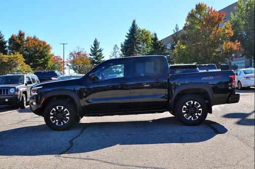 Super Black 2024 Nissan Frontier PRO-4X