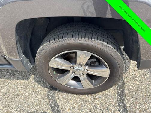Granite Crystal Metallic Clearcoat 2016 Jeep Patriot Latitude