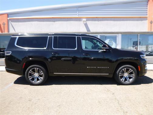 Diamond Black Crystal Pearlcoat 2024 Jeep Grand Wagoneer L 4x4
