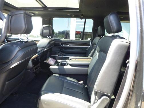 Diamond Black Crystal Pearlcoat 2024 Jeep Grand Wagoneer L 4x4