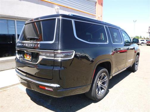 Diamond Black Crystal Pearlcoat 2024 Jeep Grand Wagoneer L 4x4