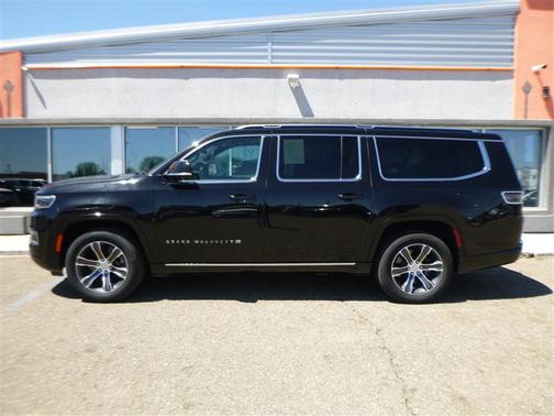 Diamond Black Crystal Pearlcoat 2024 Jeep Grand Wagoneer L 4x4