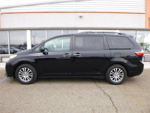 2020 Toyota Sienna XLE