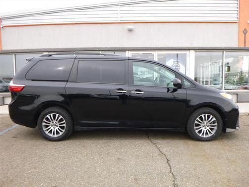 2020 Toyota Sienna XLE