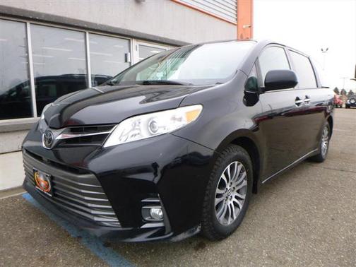 2020 Toyota Sienna XLE